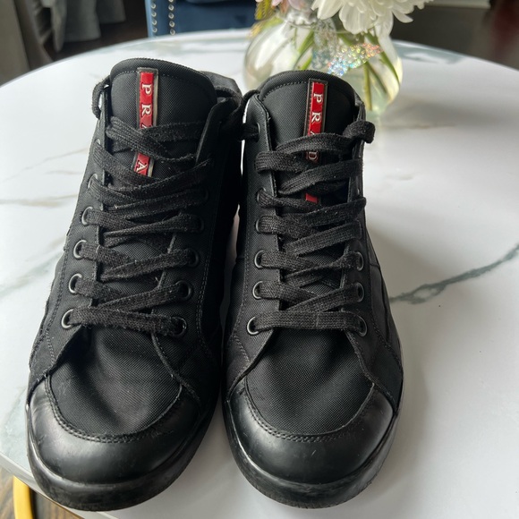 Used Men shoes, fits 10.5 men. Some wear and tare but overall good condition. - Picture 3 of 4